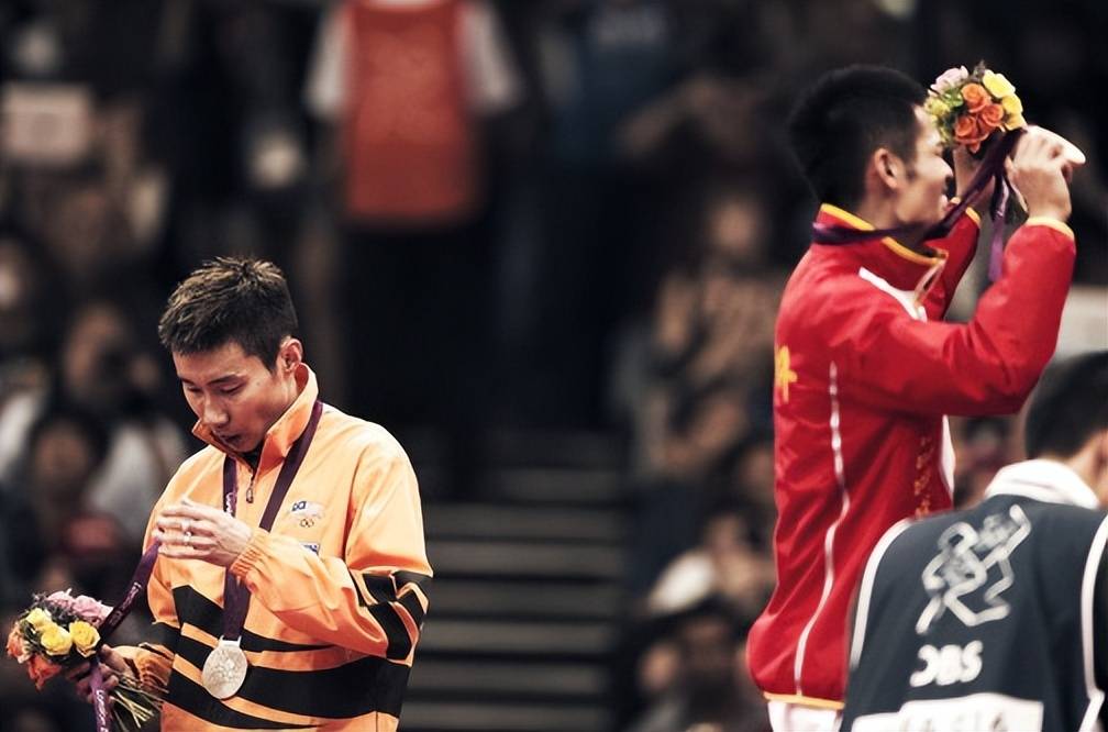 中国羽毛球队爆冷法国羽毛球队，李宗伟统治全场