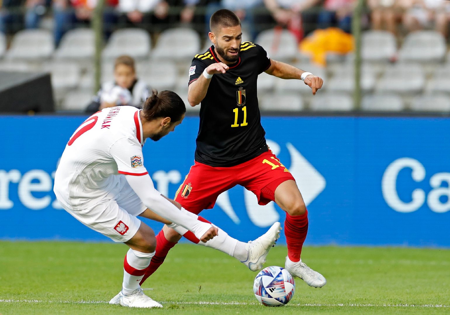 英格兰鏖战乌克兰,莱万统治全场 英格兰鏖战乌克兰,莱万统治全场