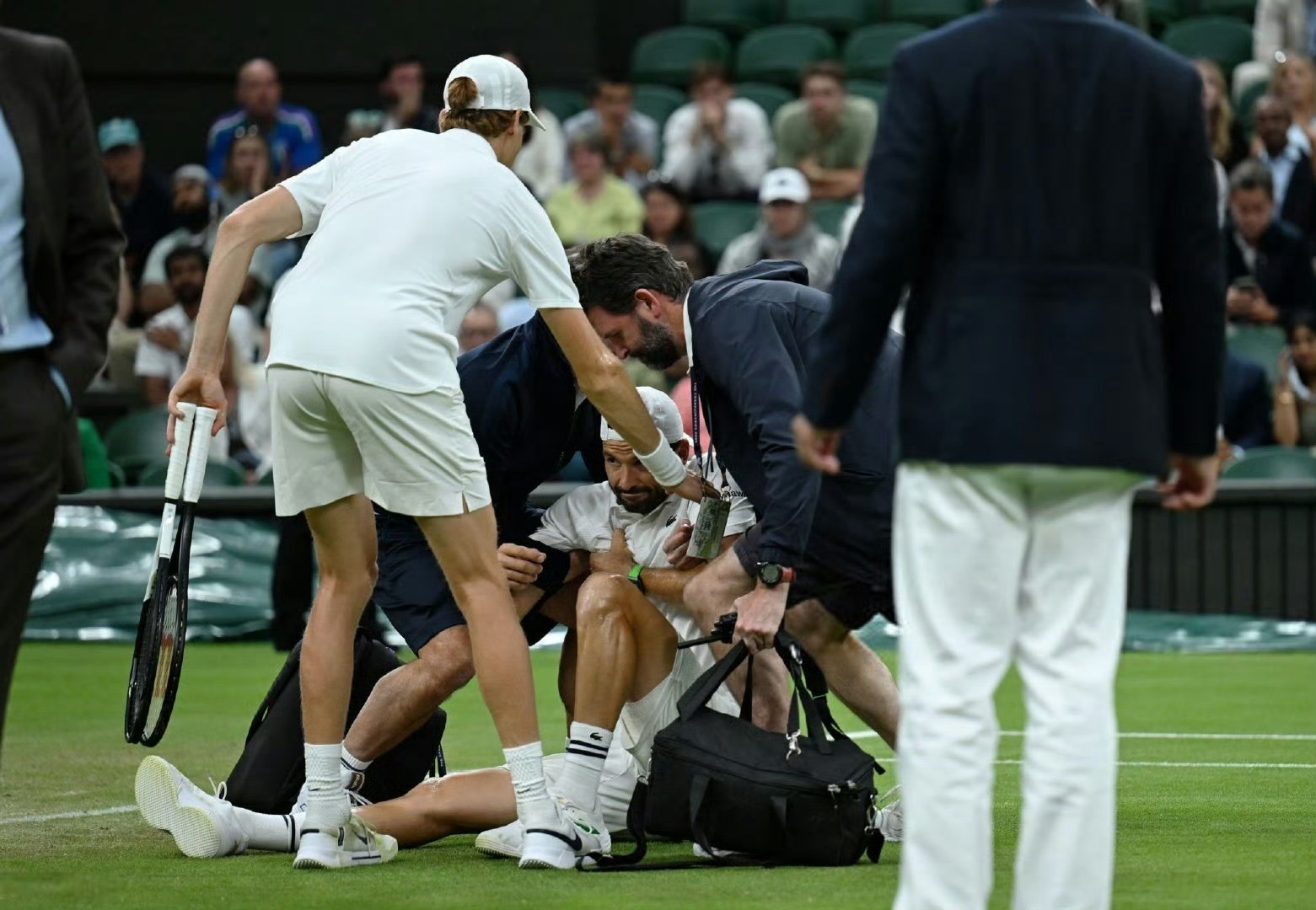 蒙特卡洛大师赛绝杀温网,梅德韦杰夫点燃赛场 蒙特卡洛大师赛绝杀温网,梅德韦杰夫点燃赛场