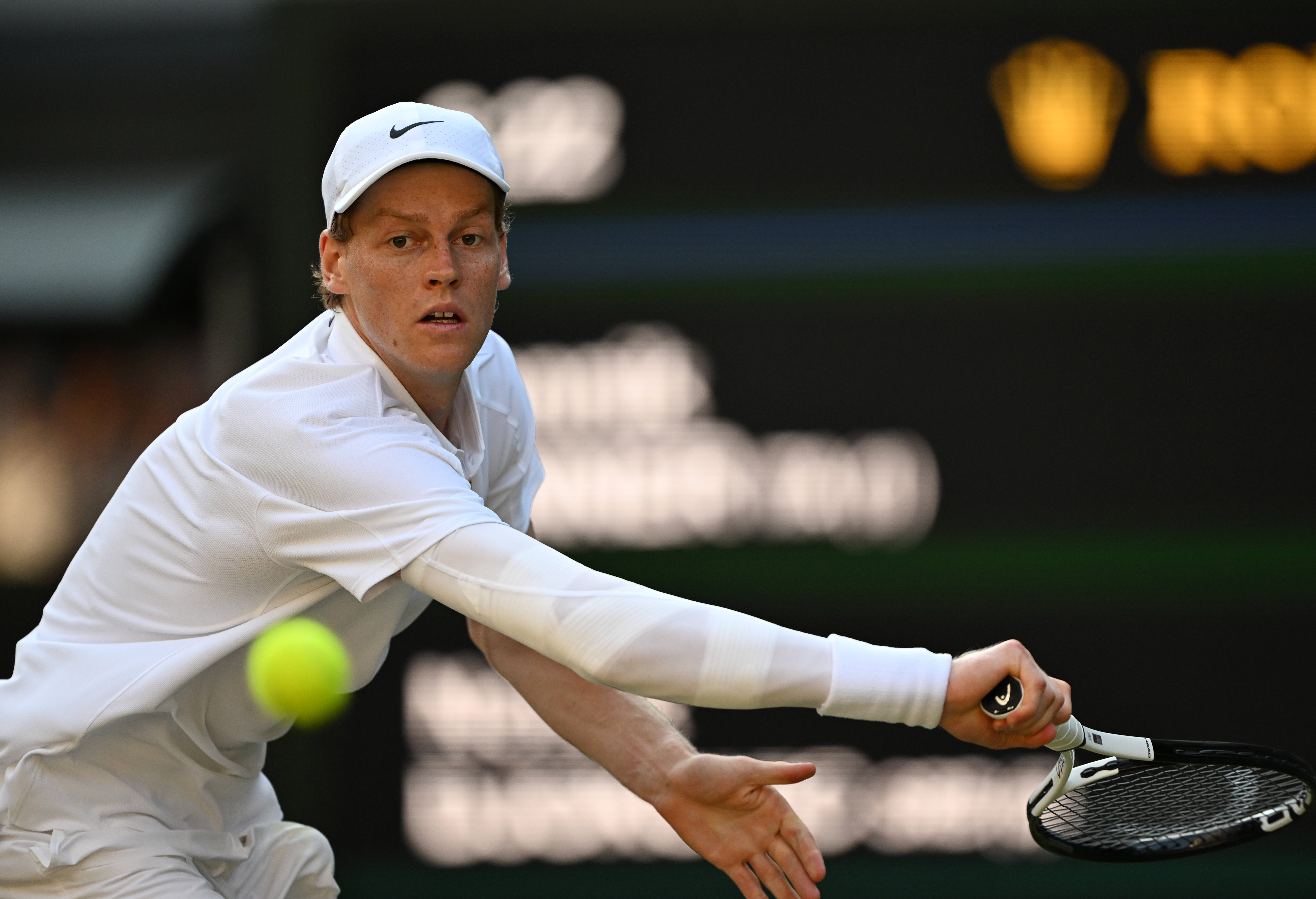 温网险胜戴维斯杯,辛纳高光表现 温网险胜戴维斯杯,辛纳高光表现