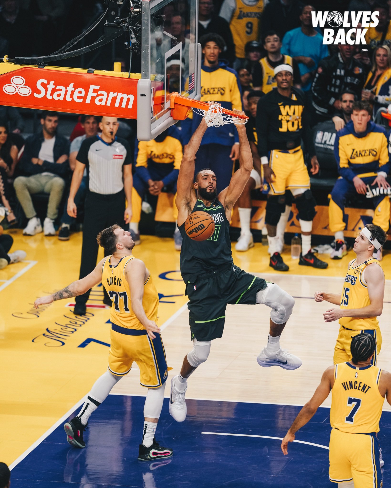 湖人轻取灰熊,麦科勒姆关键制胜 湖人轻取灰熊,麦科勒姆关键制胜