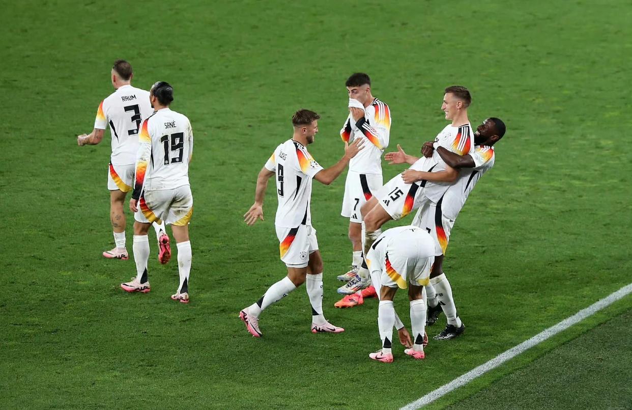 葡萄牙逆转瑞典，萨内点燃赛场