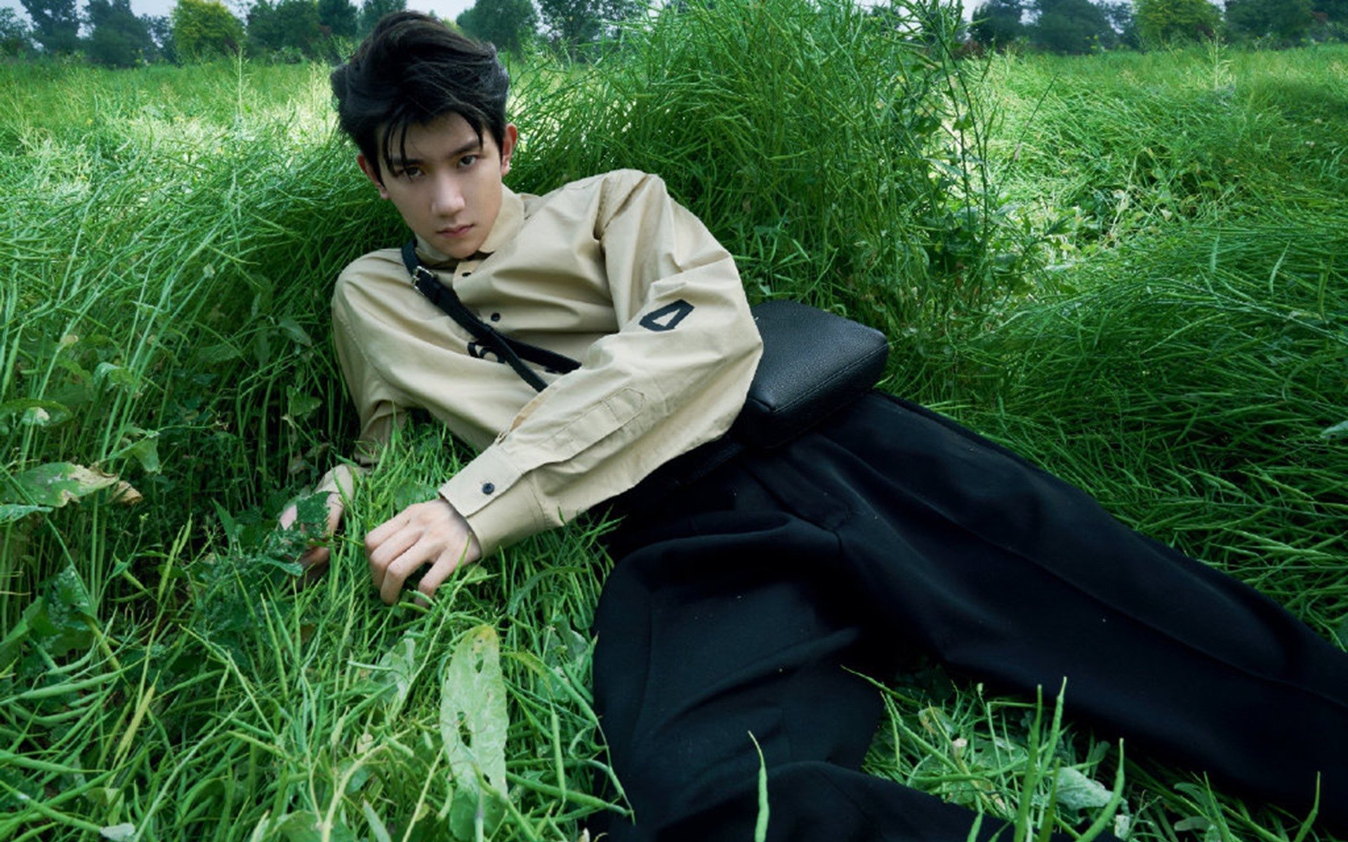 塞维利亚与几内亚的绿茵较量，迪巴拉一肩扛起全队希望