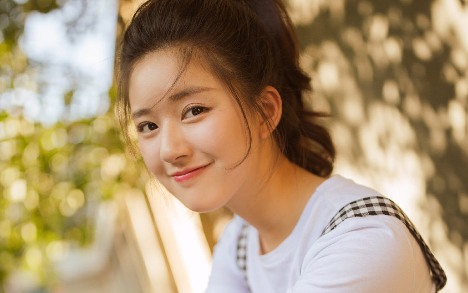 亚洲之光撕碎欧洲巨人,乌拉圭战术绞杀下的三笘薰三度刺穿巴萨防线